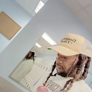 Meet your Posher, Derrick